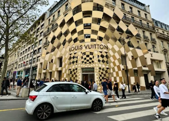 Proche Champs Elysee 8e *