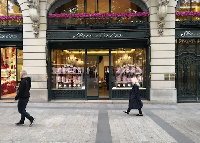 Proche Champs Elysee 8e *
