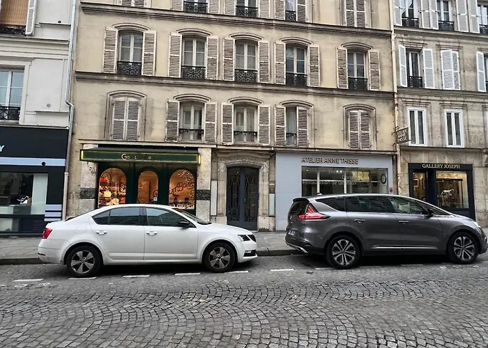 Proche Champs Elysee 8e * Paris
