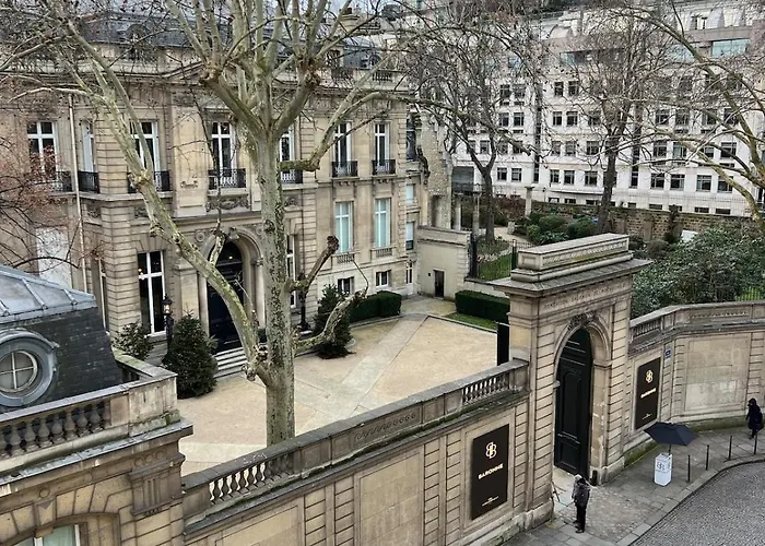 Proche Champs Elysee 8e * פריז