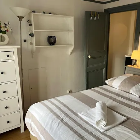 Proche Champs Elysee 8e *