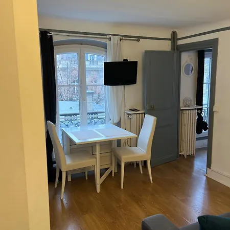 Proche Champs Elysee 8e * Paris