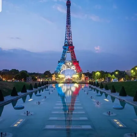 Proche Champs Elysee 8e * Paris