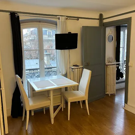 Proche Champs Elysee 8e Daire