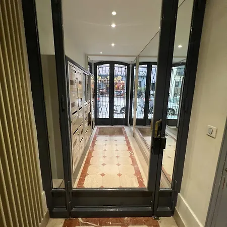 Proche Champs Elysee 8e *