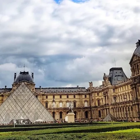 Daire Proche Champs Elysee 8e Paris