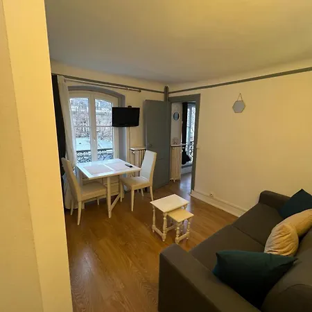 Daire Proche Champs Elysee 8e Paris