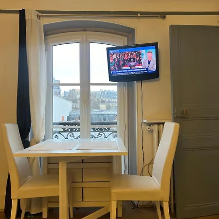 Proche Champs Elysee 8e