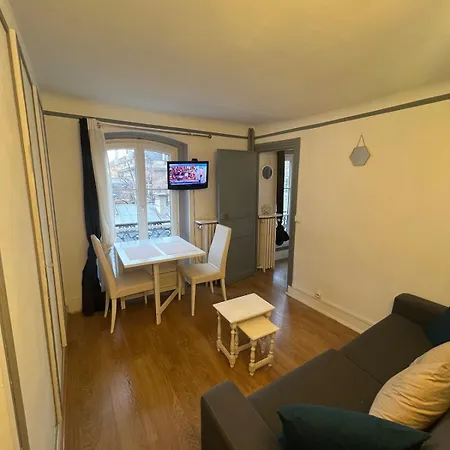 Proche Champs Elysee 8e Daire Paris