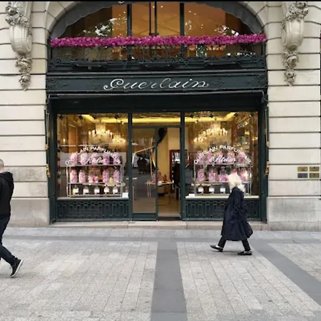 Proche Champs Elysee 8e *