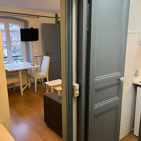 Proche Champs Elysee 8e Paris