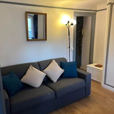 Apartment Proche Champs Elysee 8e *